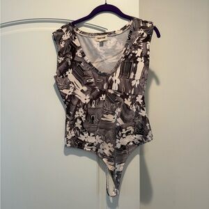 Women's Black and White Patterned Top